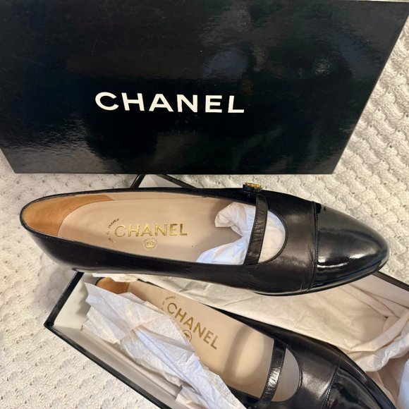 Vintage Chanel Chevreau Noir/Vernis Noir Almond Toe Flats - Picture 6 of 9